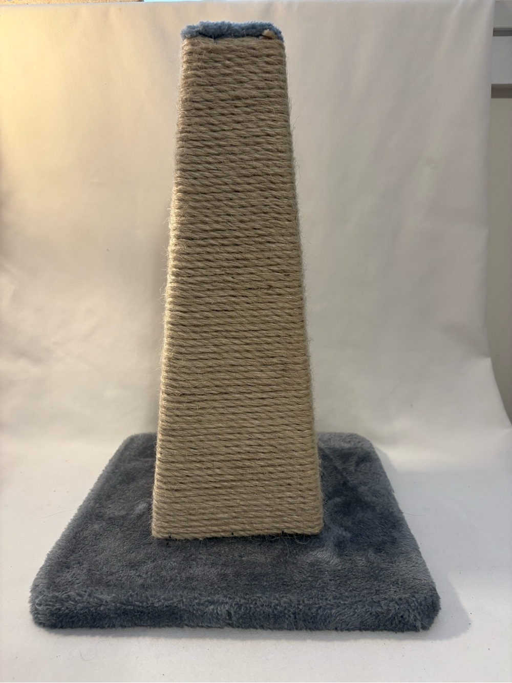 Whisker City Jute scratching post